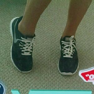 Womans Nike shoes SIZE 9