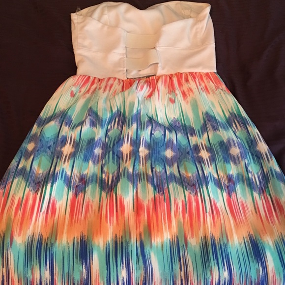 Backless sundress - Picture 2 of 2