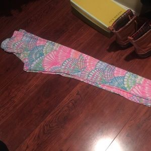 Lilly Pulitzer Girls Maia Leggings in "Oh Shello"