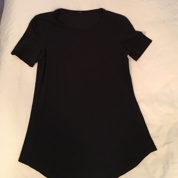 Lululemon black tshirt
