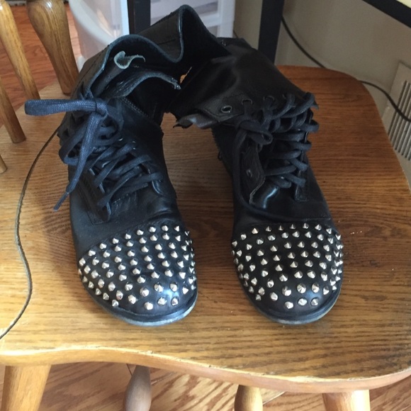 👢 Steve Madden Spike Combat Boots 👢