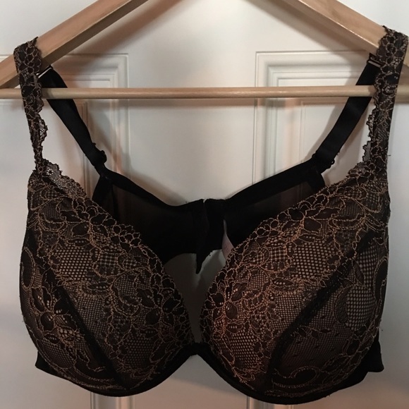 Sexy cacique plunge bra.
