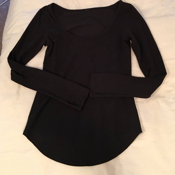 Lululemon black tshirt