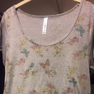 💥Sale! M Classic T, HTF butterfly print