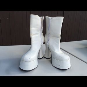 Vintage White Gogo Boots 70s