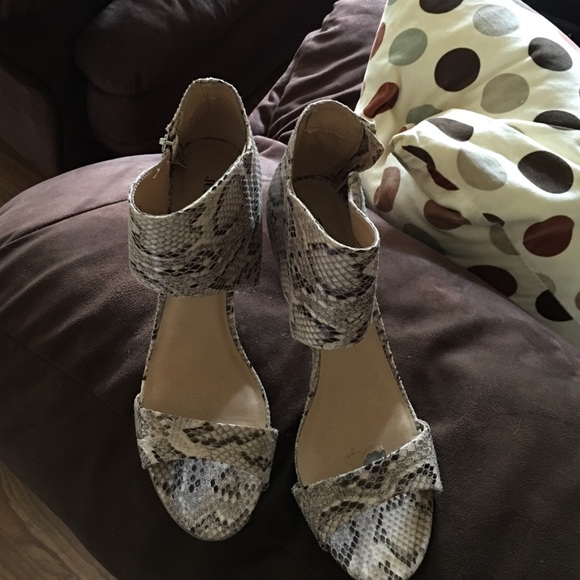 Just Fab Faux Snakeskin Pumps - Picture 3 of 3