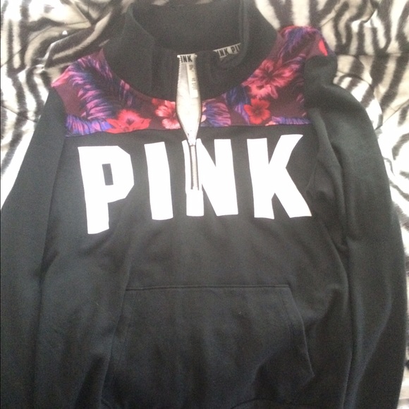 NWT VS PINK SWEATER 💗 LOOKING TO TRADE