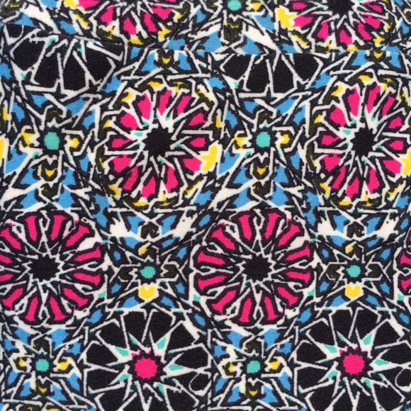 BNWT OS LULAROE pinwheel flower leggings