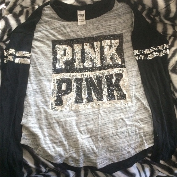 VS PINK LONG SLEEVE TEE 💗 LOOKING TO TRADE
