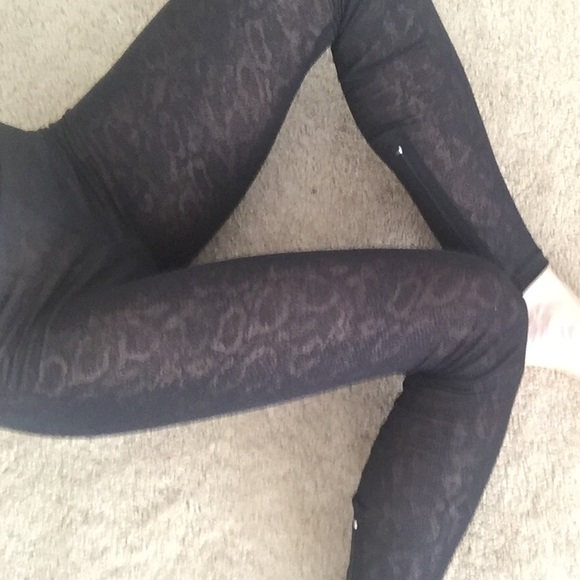 Fluxus ankle zip leggings