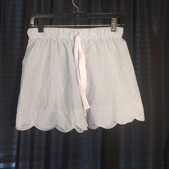 Seersucker Scolloped Shorts NWOT
