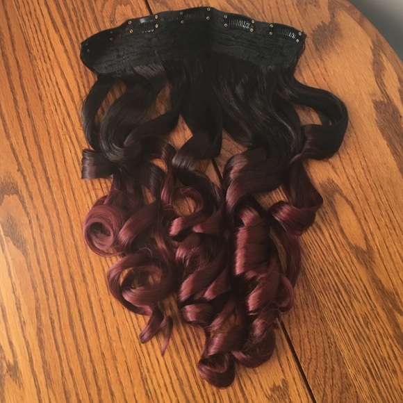 20"black & bug curly synthetic hair extensions - Picture 3 of 3