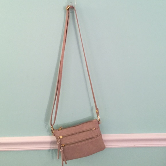 Adjustable strap cross body bag!