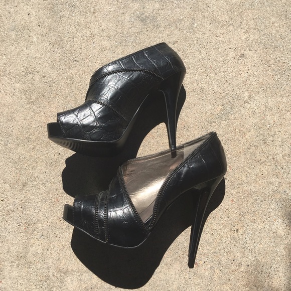 Size 7 Carlos Santana heels
