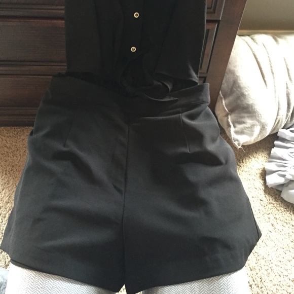 Front tie romper - Picture 3 of 4