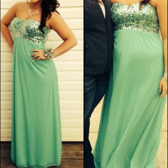 Prom Dresses - Picture 2 of 3