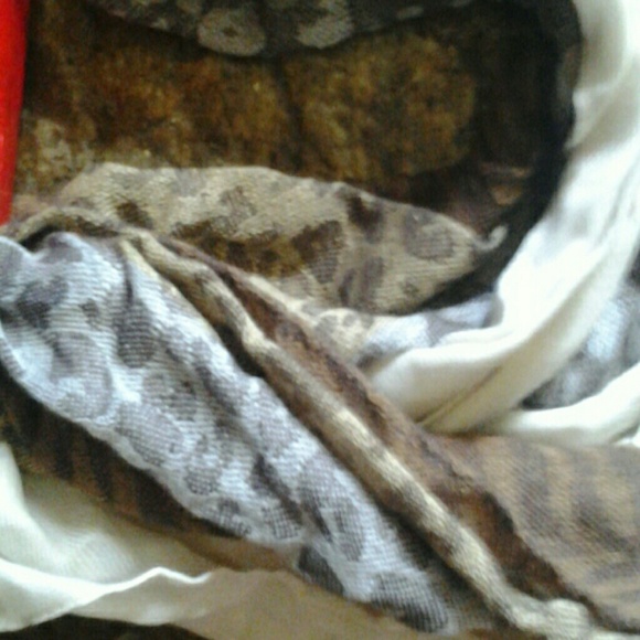 BUNDLED. ..2 PACK INFINITY SCARF. - Picture 3 of 4