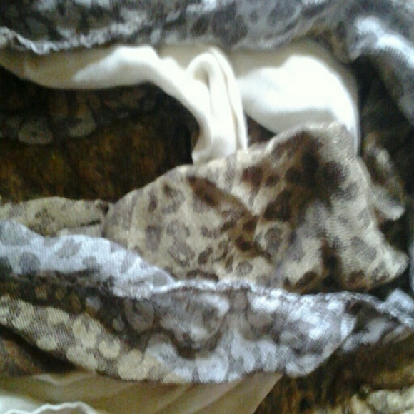 BUNDLED. ..2 PACK INFINITY SCARF. - Picture 4 of 4