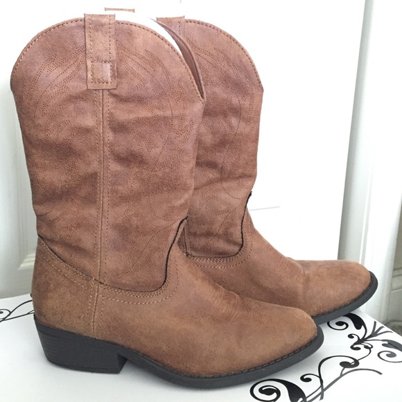 MAKE OFFER!:) Rampage cow girl boots!