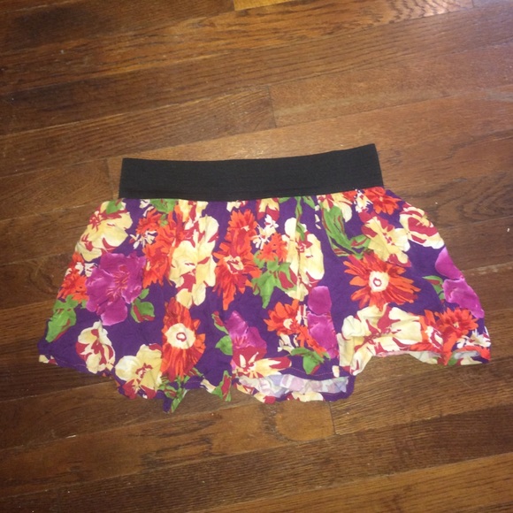 Floral mini skirt - Picture 1 of 2
