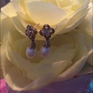 Tear drop cultured freshwater pearls