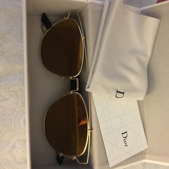 Christian Dior Sunglasses - Picture 2 of 4
