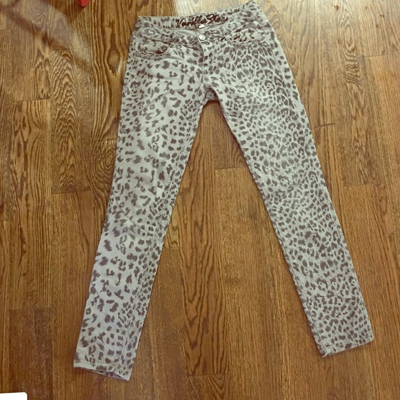 Leopard print skinny jeans
