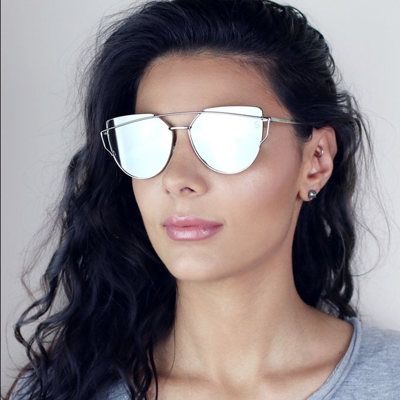 Mirrored Metal Frame Oversized Cat Eye Sunnies - Picture 3 of 4