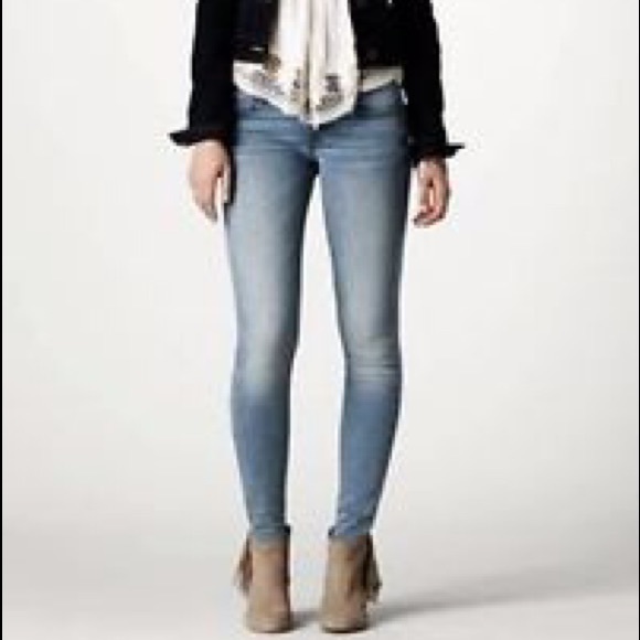 American Eagle Women's Light Wash Jeans