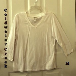 ✨Pretty 3/4-slv top w/sweethrt nepckline💫