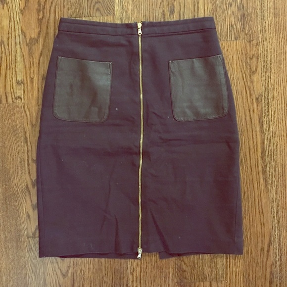 Zip up professional skirt with leather pockets