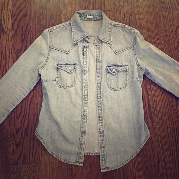 Cute light Jean jacket with pearl buttons