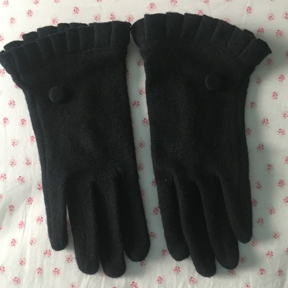 NWOT Wool gloves with frill