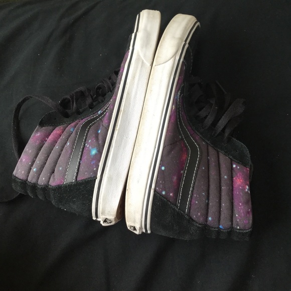 Galaxy vans size 6.0 in men and 7.5 in women