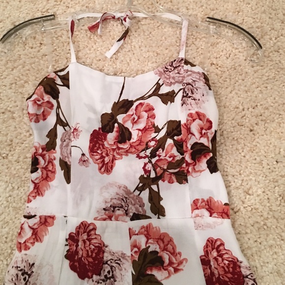 Kendal & Kylie floral halter dress - Picture 2 of 2