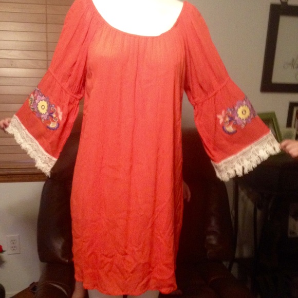 Really cute dress. ENTRO (boutique). NEW
