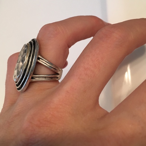 Silver ring - Picture 3 of 3
