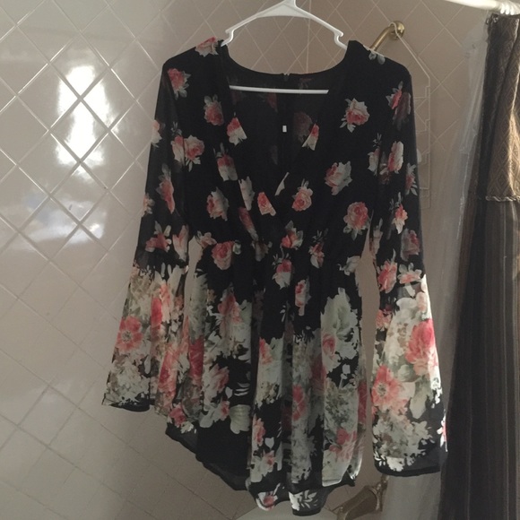 Romper 😍 - Picture 2 of 3