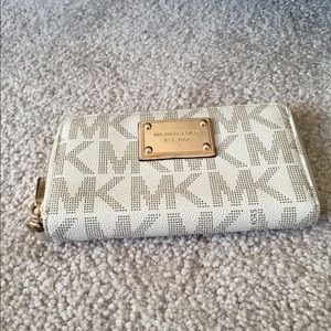 Michael kors wallet