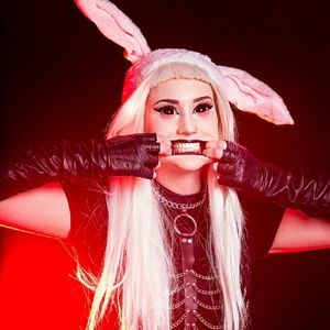 Meet your Posher, Melanie