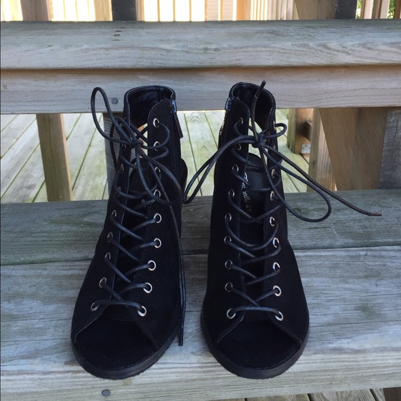 ‼️SOLD OUT‼️•Lace-Up Booties• - Picture 3 of 4