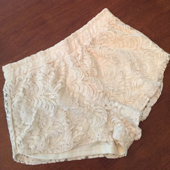 Cream Lace Shorts - Picture 1 of 4