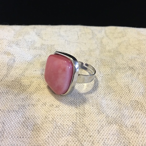 Fuchsia Malaysian jade ring