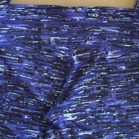 SOLD ||| Workout Leggings - Picture 4 of 4