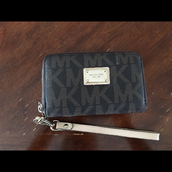 Authentic Michael Kors wristlet