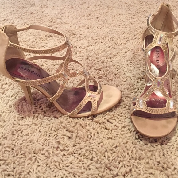 heels - Picture 2 of 3
