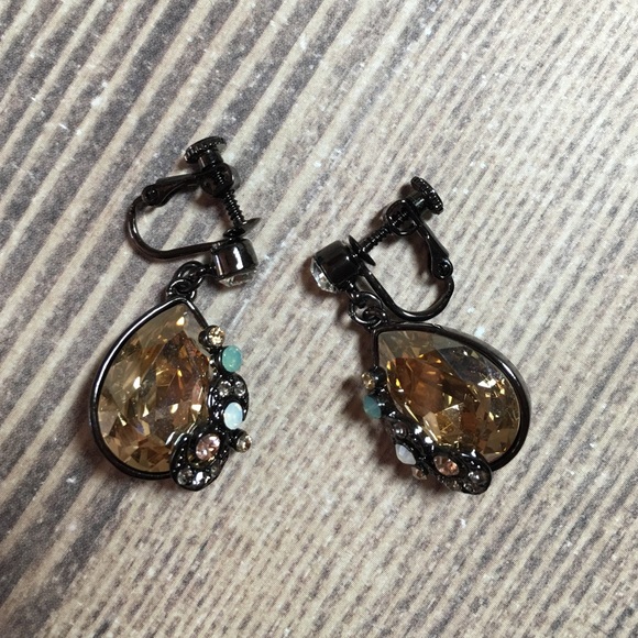 Matching Necklace/Clasp Earring Set - Picture 2 of 4