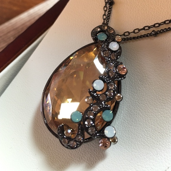 Matching Necklace/Clasp Earring Set - Picture 3 of 4