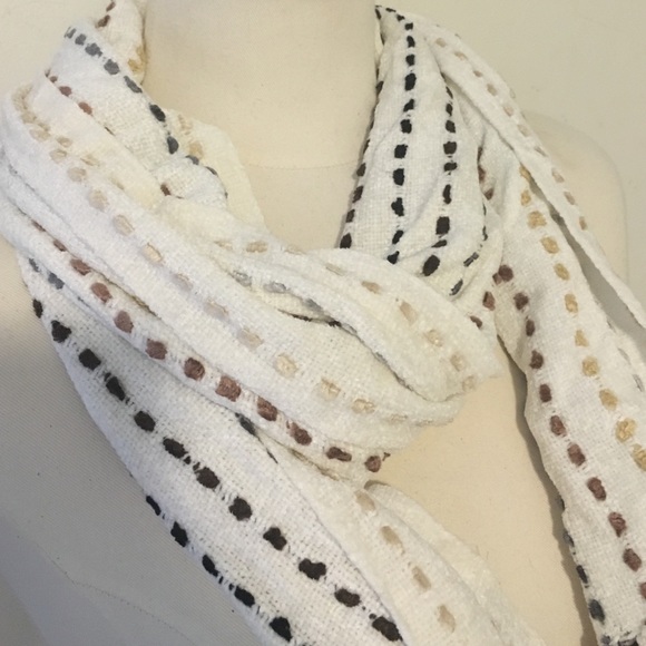 White fringe scarf - Picture 2 of 4