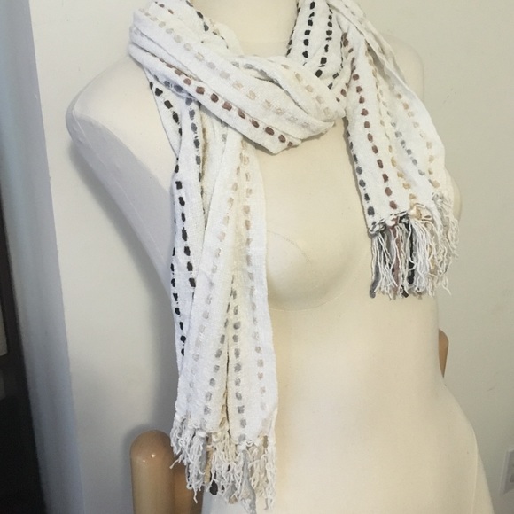 White fringe scarf - Picture 4 of 4